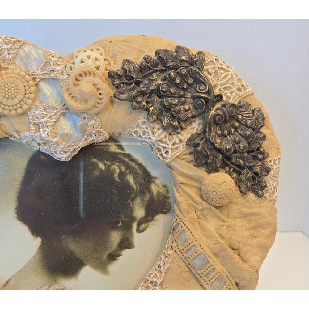 VTG United Design Corp Fancy Frames Cameo & Lace Heart Picture Frame FF-95944